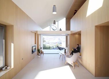 Casa Pela Metade  / Projekt V Arhitektura
