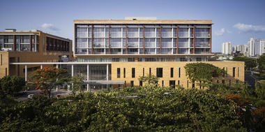 Centro médico Tata / CannonDesign