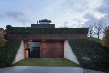 Family House in Klostar Ivanic / ATMOSFERA