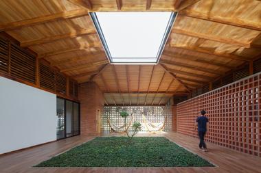 Gallery of Passive Thermal Comfort Strategies in Residential Projects  - 1