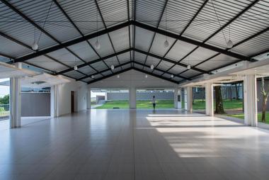 Centro São Pio / Pedro Akio Hasse