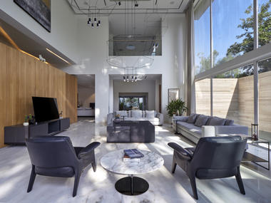 Gallery of Green & White House / Studio VDGA  - 4