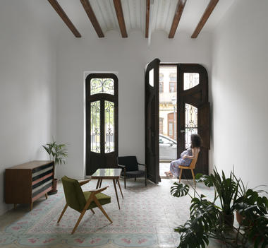 Rehabilitation of Two Dwellings in El Cabanyal / Lola Bataller + Noelia Falcón