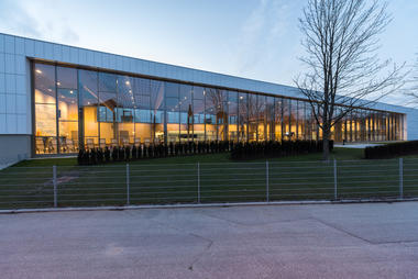 Gallery of Hallenbad Ried Im Innkreis Sauna and Pool / Gärtner+Neururer  - 28