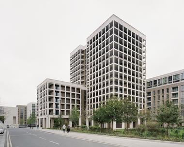 Pinnacle House Apartments / Mae Architects