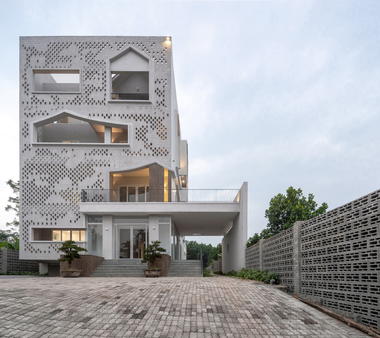 Centro Médico ĐÔNG PHƯƠNG Y ĐẠO / Landmak Architecture
