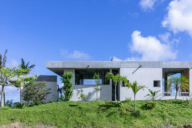 Gallery of House In Tamagusuku / Studio Cochi Architects  - 8