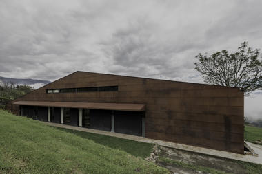 Casa galpón / Sebastián Mora Arquitecto