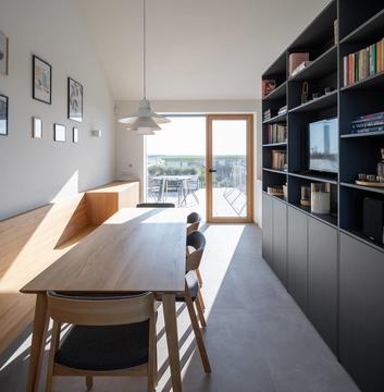 Galería de Casa familiar con atrio / SENAA architekti  - 13