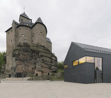 Intarsia in Stone Revitalisation of the Falkenberg Castle Complex with a Conference Center / Brückner & Brückner Architekten