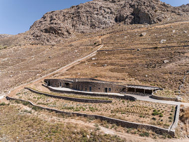 Casa Xerolithi / Sinas Architects