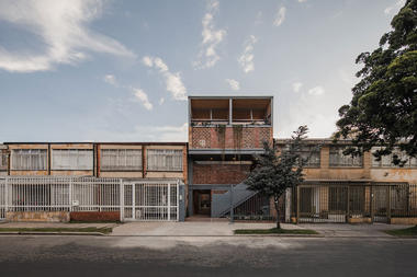 Binario画廊与工作室，小型复合功能创意空间 / Yemail Arquitectura 