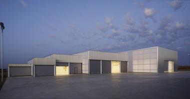 Edificio industrial Brigadas & Promedio Centro / Estudio Arquitectura Hago