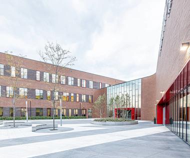 Taft Freshman Academy / STL Architects