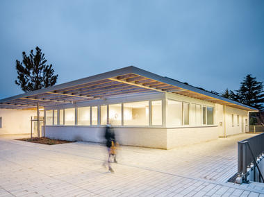 双鹅日托中心 / WRA- Wild Rabbits Architecture + Ithaques