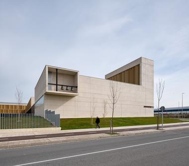 Instituto politécnico Salesianos Pamplona / Garmendia Cordero Arquitectos + TCGA Arquitectos