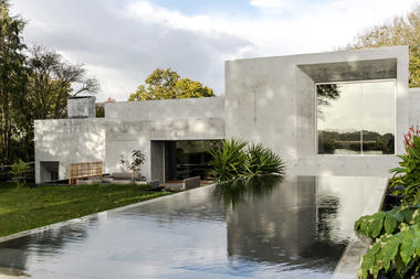 Casa de hormigón / Raw Architecture Workshop