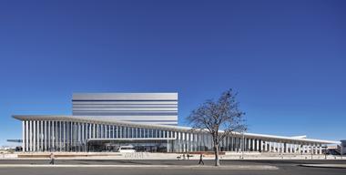 Buddy Holly 表演艺术与科学大厅 / Diamond Schmitt Architects
