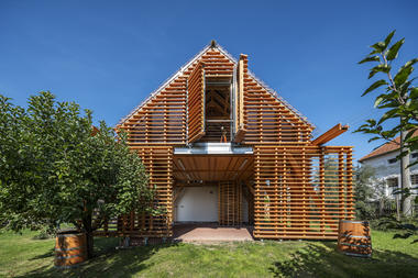 Ampliación en madera de casa de campo / Hut Architektury Martin Rajnis