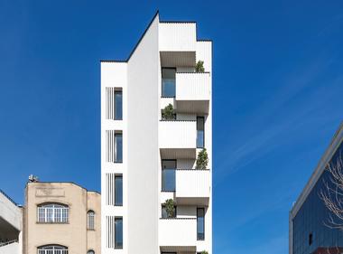 Malek Residential Building / Hamid Reza Gozariyan + Link Office