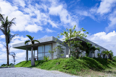 Gallery of House In Tamagusuku / Studio Cochi Architects  - 12