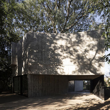 House in the Trees / Estudio Aloras