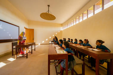 Gallery of The Rajkumari Ratnavati Girl’s School / Diana Kellogg Architects  - 4