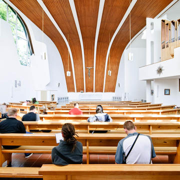 La madera en la obra de Alvar Aalto: Muebles, techos y estructuras