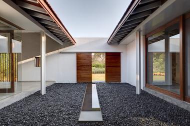 Galeria de Casa Três Pátios / RMA Architects  - 12
