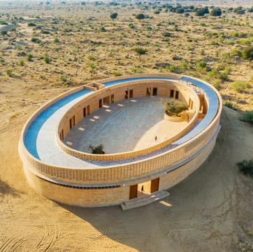印度女子学校Rajkumari Ratnavati，嵌入沙丘的圆环 / Diana Kellogg Architects