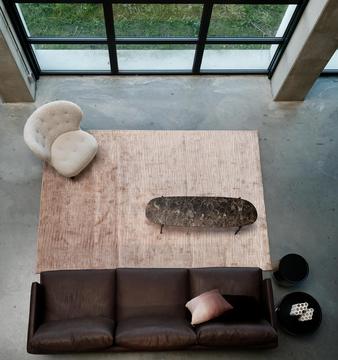 Carpets with the Optics of Metal: Texture and Shine in the Latest Kymo Collection