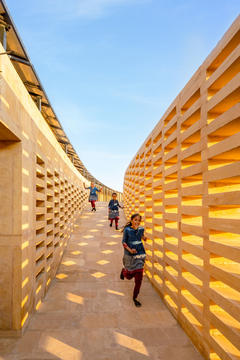 Gallery of The Rajkumari Ratnavati Girl’s School / Diana Kellogg Architects  - 3