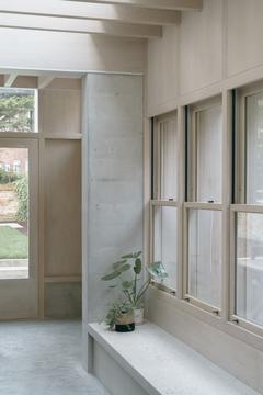 Galeria de Casa Concrete Plinth / DGN studio  - 16