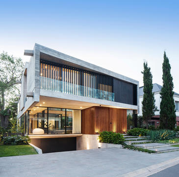 Casa Y / Jorgelina Tortorici & Asociados