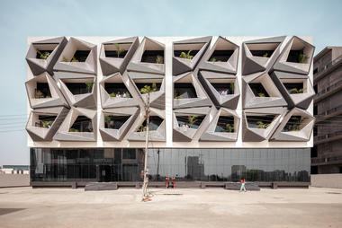 Never Never Cube / Studio Ardete