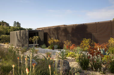Gallery of 13 House Projects Enhanced by Landscape Design   - 12
