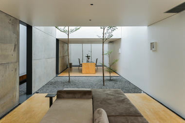 Casa dos Vazios / byrayboedi