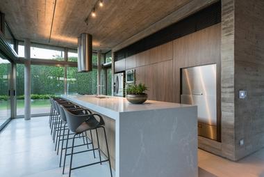 Galeria de Casas brasileiras: concreto aparente em diferentes texturas  - 8