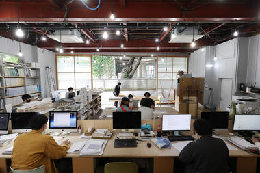 Gallery of MARU。architecture Uenosakuragi Office / MARU。architecture  - 3