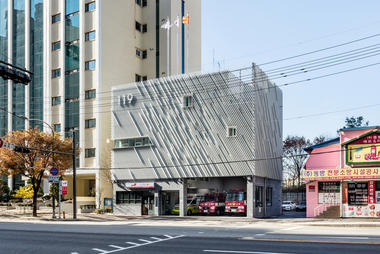 Gallery of Myeonmok Fire Station / Yong Ju Lee Architecture  - 8