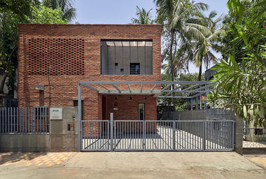 Galeria de Casa Brick Abode / Alok Kothari Architects  - 1