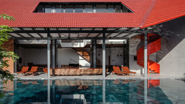 Roof Folding House / MDA Architecture