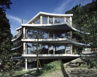 以树为界, 特里森公寓楼 / Degelo Architekten