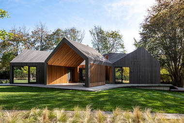 Gallery of Six Square House / Young Projects  - 1