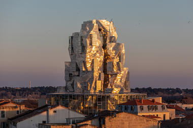 Se inaugura la nueva torre de Frank Gehry