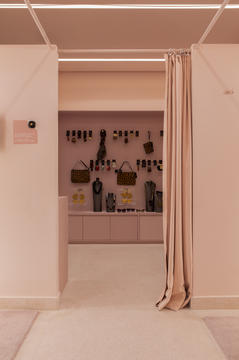 Galeria de AMARO Guide Shop / SuperLimão Studio  - 11