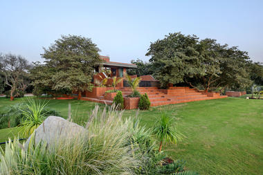 Gallery of Nirmal Farm / Dipen Gada and Associates  - 1