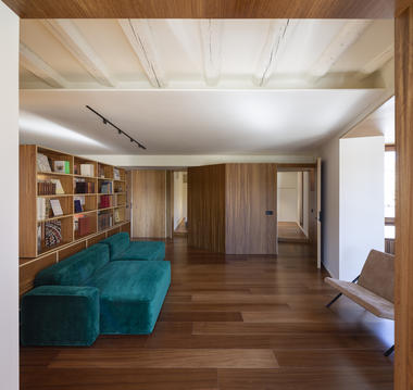 J2Em – Remodelación en un chaflán  / MID estudio