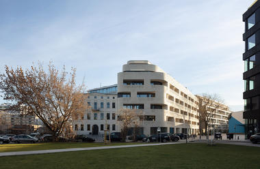 NeuHouse Apartment Building / Gewers Pudewill