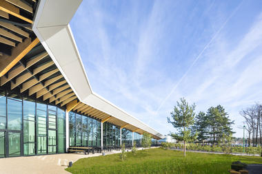 Parfums Christian Dior Company Restaurant  / Palissad Architectures